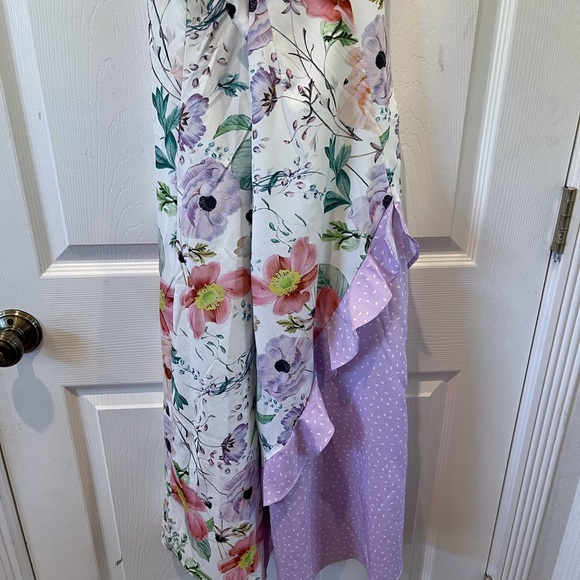 BLOGGERS FAVORITE Urban Outfitters Floral Ruffle Detail Flowy Dress - Picture 5 of 8